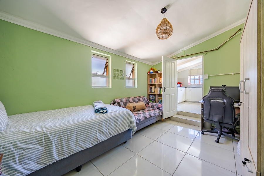 5 Bedroom Property for Sale in Bothasig Western Cape